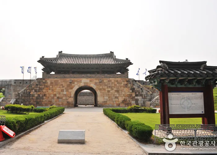 Korean Folk Village and Suwon Fortress Castle Tour 3